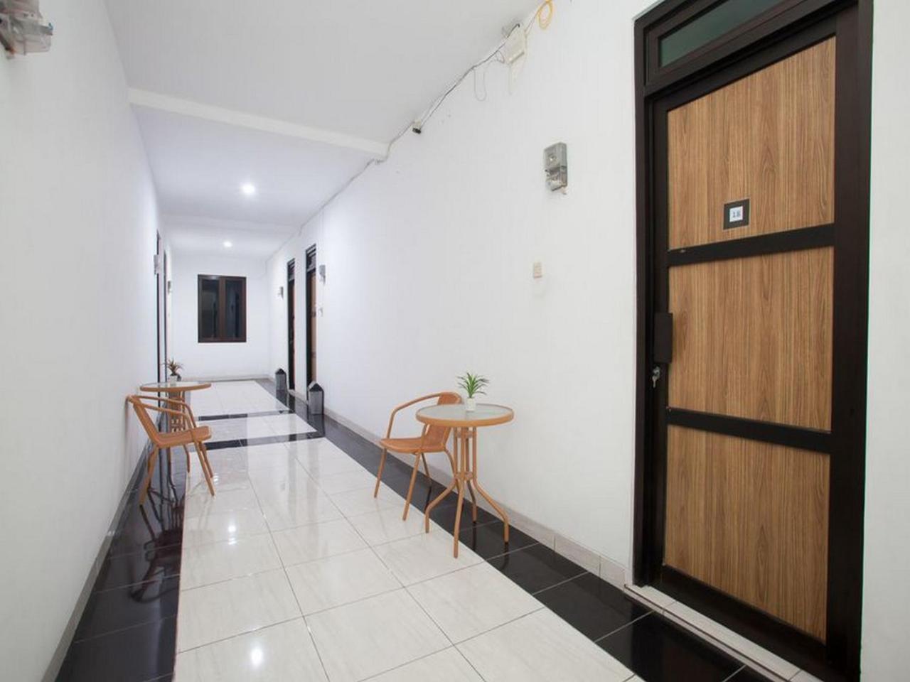 Reddoorz Syariah Near Dbl Arena 2 Hotel Surabaya Exterior photo